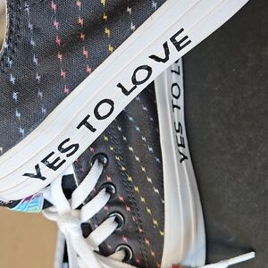 Converse Chuck Taylor All Star Pride Low Tops, Size M6, W8.